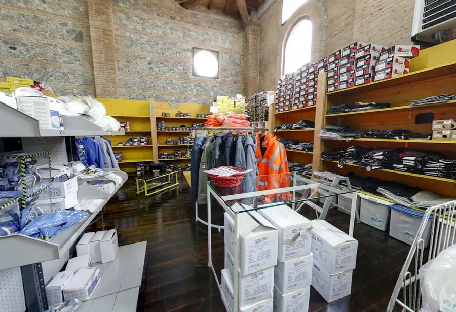 Reparto abbigliamento da lavoro e antinfortunistica
